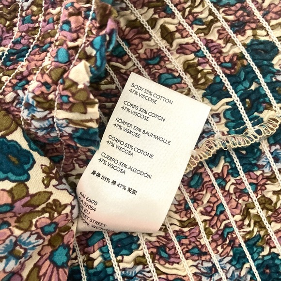 Anthropologie Maeve Odette Smocked Floral Top Size L - Picture 11 of 11